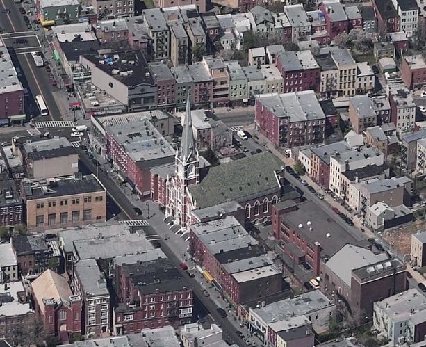 greenpoint: eglise sur milton str 2
